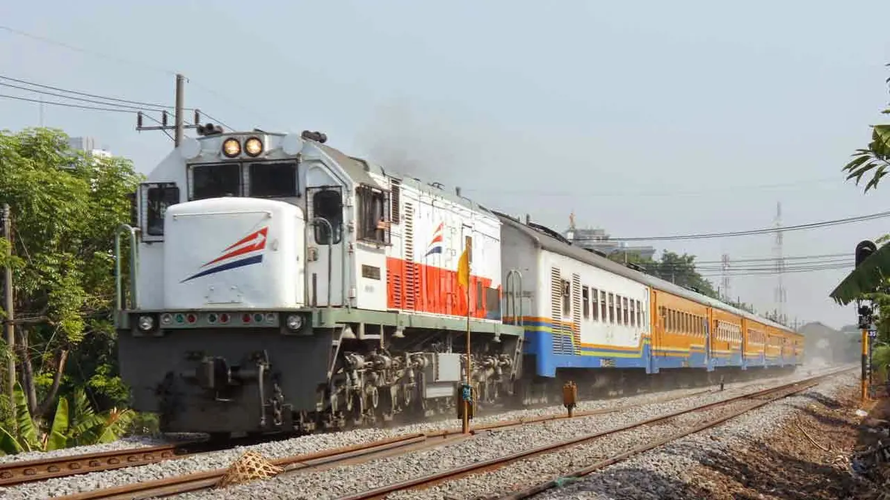 [Bintang] Sambut Natal, Pesan Tiket Kereta Api Sepekan Sebelum Berangkat
