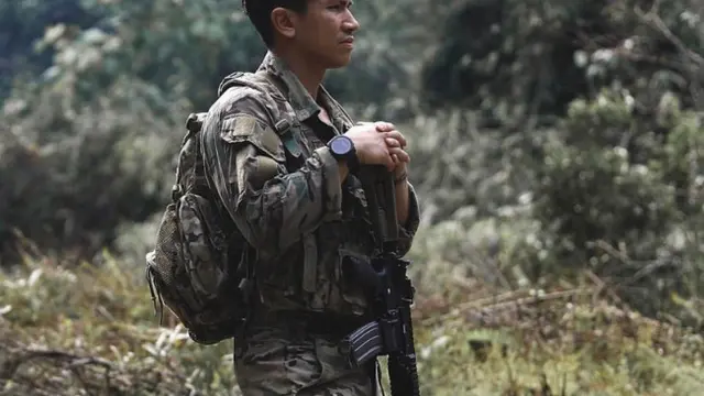 Pangeran Brunei Darussalam Abdul Mateen berseragam militer. (Instagram/@tmski)