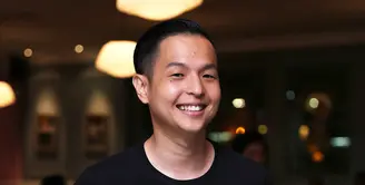 Tidak mudah menggandeng anak orang nomor satu di negeri ini, Presiden Joko Widodo alias Jokowi. Ernest Prakasa sangat bersyukur lantaran bisa mengajak Kaesang Pengarep ikut terlibat dalam film garapannya. (Nurwahyunan/Bintang.com)