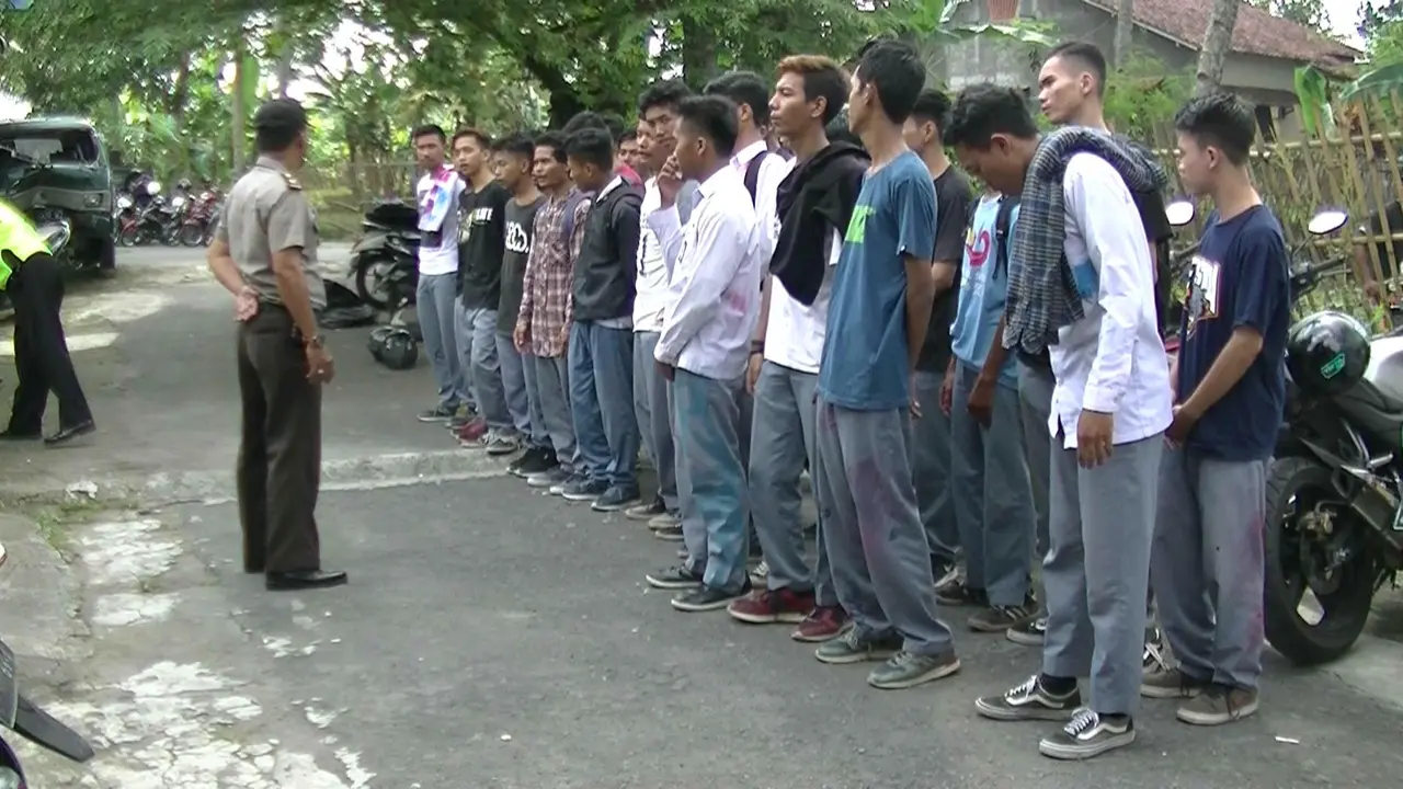 Pelajar SMK dan SMA Ditangkap Polisi Saat Rayakan Kelulusan.