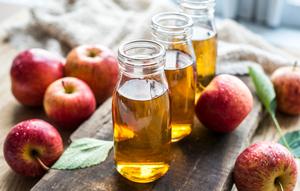 Memanfaatkan cuka apel untuk merawat rambut keriting. (Sumber: Freepik/rawpixel.com).