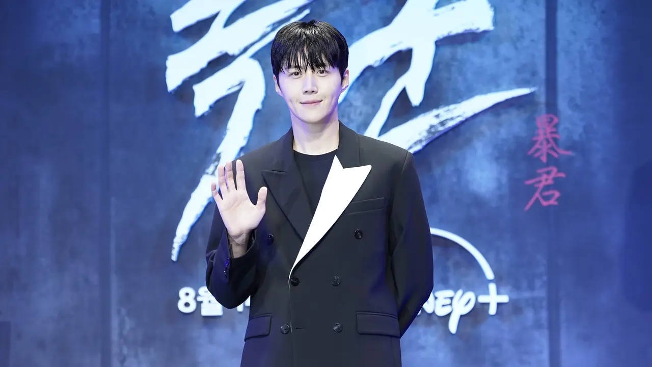 Kim Seon Ho Menghadapi Dunia Gelap ‘The Tyrant’ Karya Terbaru dari Park Hoon Jung yang Menegangkan [Foto: Disney+ Hotstar]
