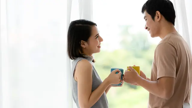 perempuan dan pasangan 4 agustus mug