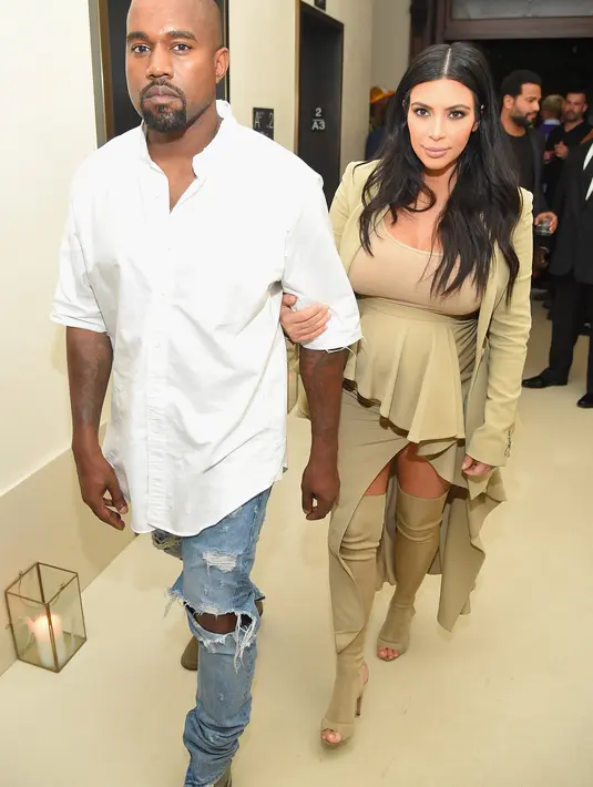 Suami dari Kim Kardashian ini dikabarkan mengungsi dirumah kawan karibnya yakni Jay-Z. (Afp/Bintang.com)