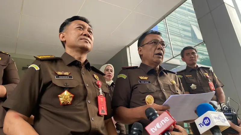 Wakil Kepala Kejati DKI Jakarta Agus Sahat Sampe Tua Lumban Gaol dan Asisten Tindak Pidana Umum Kejati DKI Jakarta, Danang Suryo Wibowo