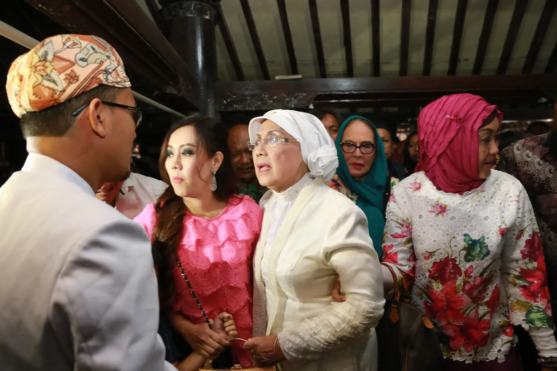 Nani Wijaya sempat mencari keberadaan Ajip Rosidi. (Adrian Putra/Bintang.com)