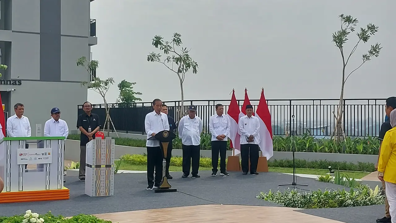 Presiden Joko Widodo atau Jokowi meresmikan apartemen transit oriented development (TOD) di dekat Stasiun Pondok Cina, Depok, Jawa Barat