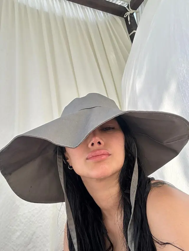 6 Potret Ratu Felisha saat Tampil Bare Face Ini Banjir Pujian