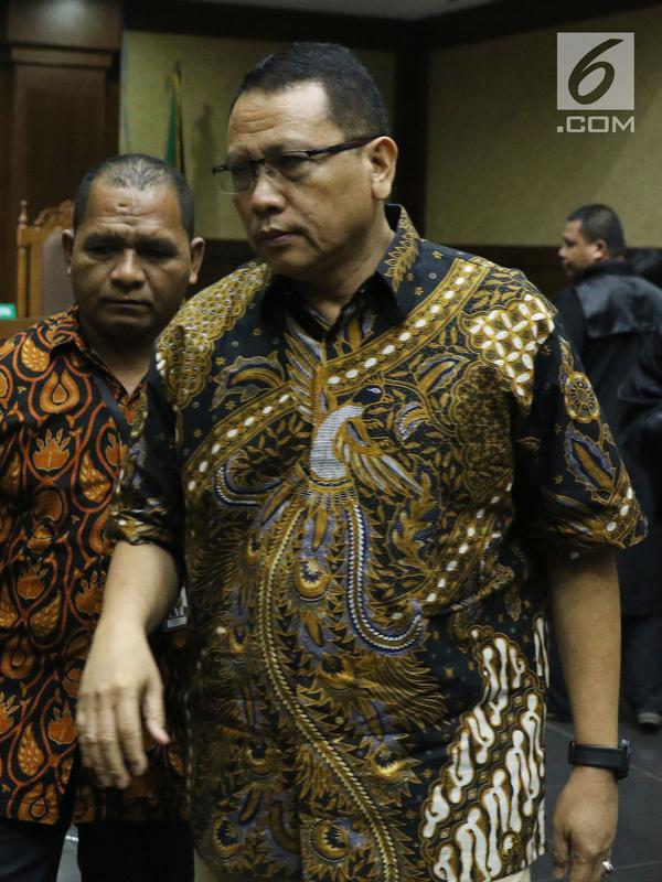 Mantan Kapusdatin Kemendagri, Dudy Jocom usai sidang putusan suap pengadaan dan pelaksanaan pembangunan kampus IPDN Sumbar Kab Agam 2011 di Pengadilan Tipikor Jakarta, Rabu (14/11). Dudy divonis empat tahun penjara. (Liputan6.com/Helmi Fithriansyah)