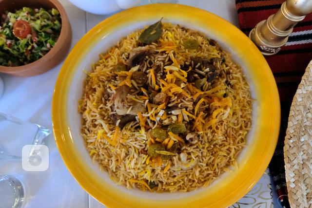 <p>Sajian kabsa di hotel Pullman Zamzam Makkah, Arab Saudi. (Liputan6.com/Asnida Riani)</p>
