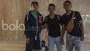 Tiga bintang muda Persib yakni Gian Zola, Febri Haryadi dan Henhen Herdiana disambut Bobotoh di Hotel Yasmin, Banten, Kamis (9/3/2017), mereka bersiap pulang ke Bandung usai menjalani seleksi Timnas Indonesia U-22. (Bola.com/Vitalis Yogi Trisna)