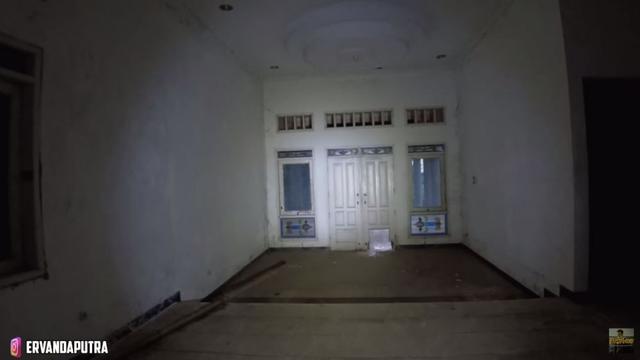7 Potret Rumah Suzzanna yang Terbengkalai 10 Tahun, Seram Bikin Merinding