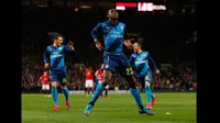 Penyerang Arsenal, Danny Welbeck merayakan selebrasi usai mencetak gol ke gawang Manchester United saat laga perempat final Piala FA di Stadion Old Trafford, Inggris (10/3/2015). Arsenal Menang 2-1 atas Manchester United.(Reuters/Jason Cairnduff )