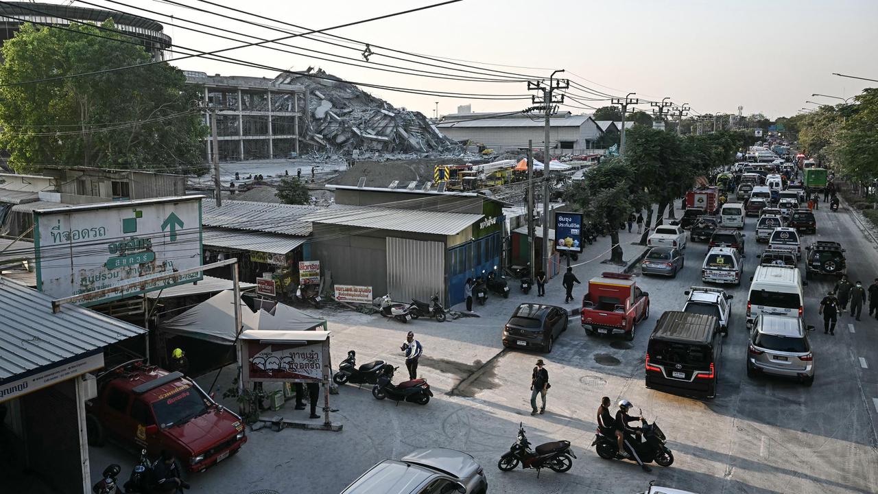 Gedung yang Masih Dalam Proses Pembangunan di Thailand Ambruk