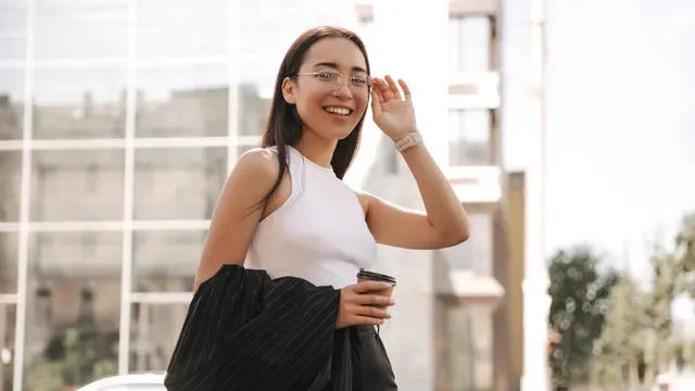 perempuan dan bahasa tubuh positif