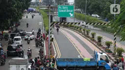 Suasana terowongan di Jalan Angkasa yang tergenang banjir Jakarta, Selasa (25/2/2020). Hujan yang mengguyur Jakarta sejak Senin (24/2) malam membuat sejumlah kali meluap dan menyebabkan banjir di terowongan tersebut. (Liputan6.com/Helmi Fithriansyah)