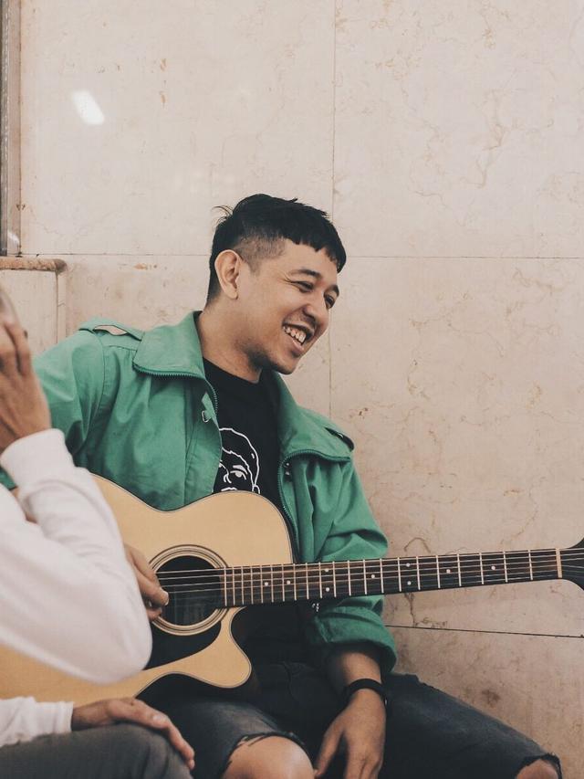 8 Tahun Berpacaran, Ini 7 Potret Donne Maula Calon Suami Yura Yunita