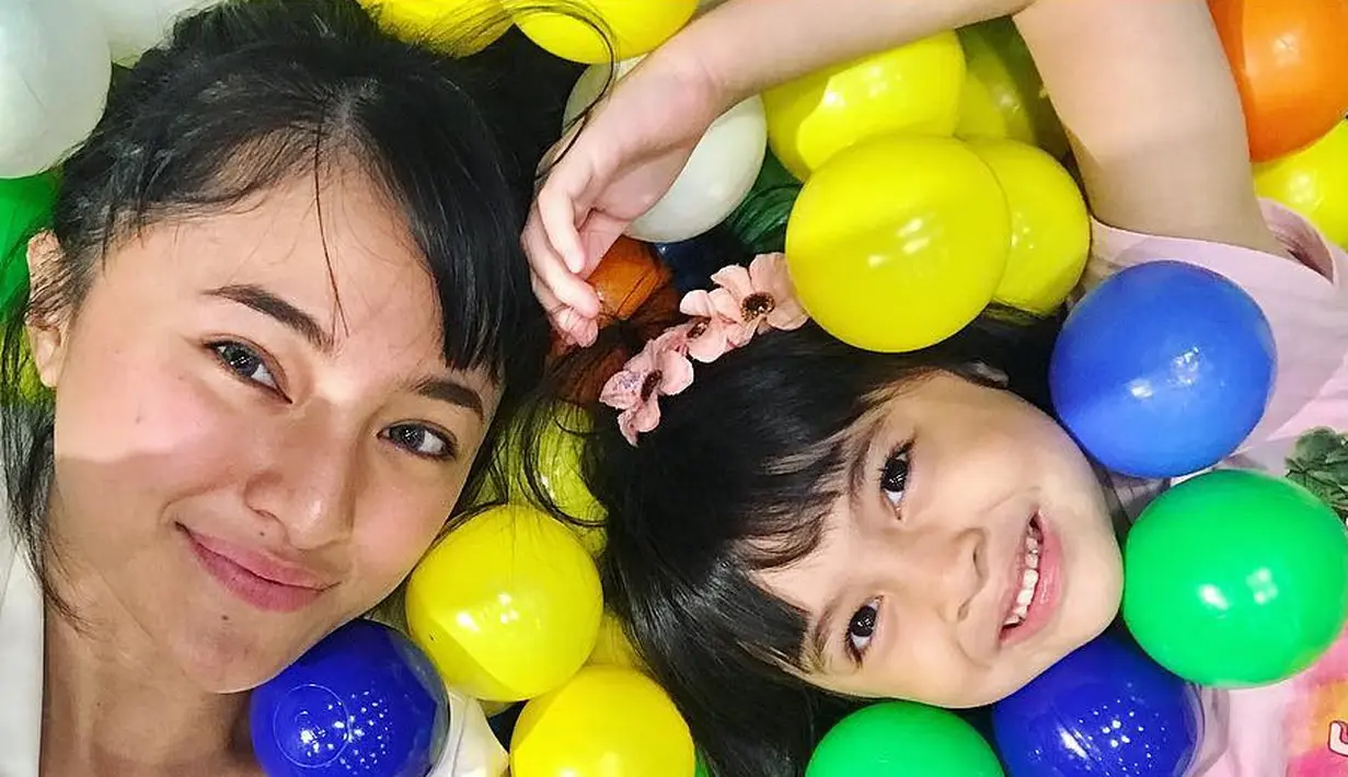 Walaupun sudah bercerai dengan Ben Kasyafani, akan tetapi ia masih menjalin hubungan baik dengan mantan suaminya itu. (Foto: instagram.com/marshanda99)