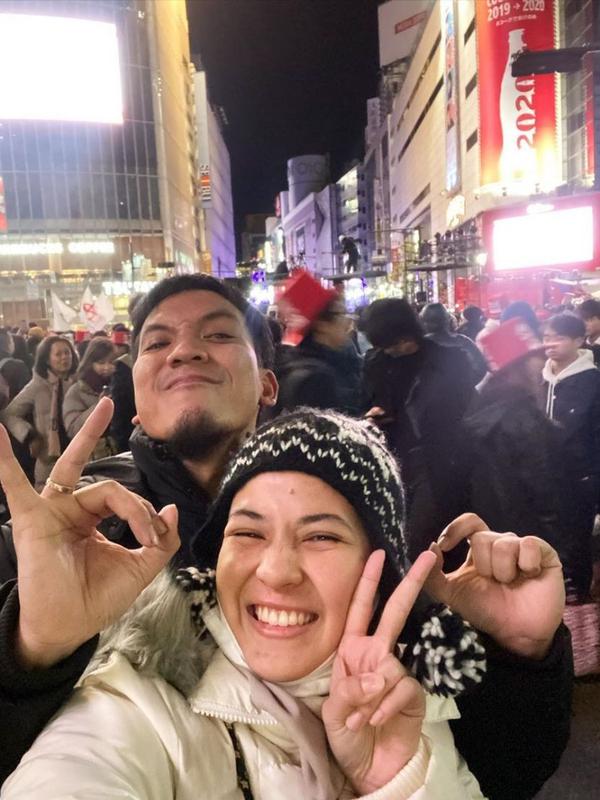 Beda Usia 15 Tahun lebih, Potret 6 Pasangan Artis Ini Dikenal Romantis (sumber:Instagram/natasharizkynew)