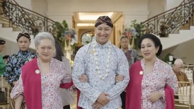 Inspirasi Model Kebaya Bunga ala Titiek Soeharto