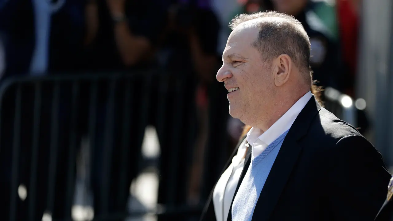 Harvey Weinstein Menyerahkan Diri ke Polisi