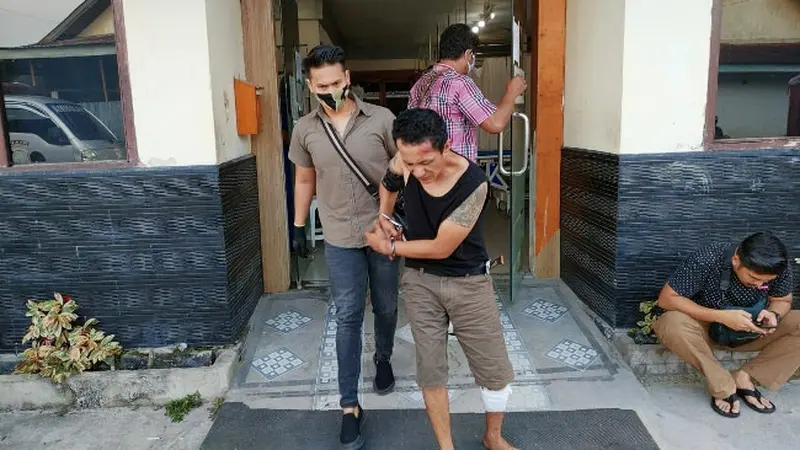 Perampok yang menyamar jadi PSK setelah ditembak personel Polresta Pekanbaru.