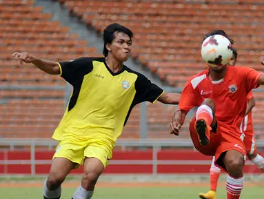 Persija Jakarta melakukan laga uji coba melawan Martapura FC di Stadion GBK Jakarta, Selasa (6/1/2015). (Liputan6.com/Helmi Fithriansyah)