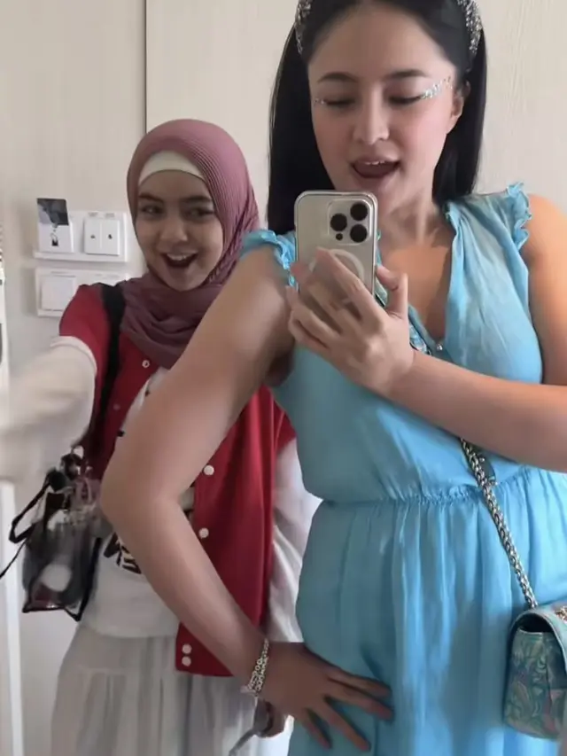 7 Potret Kebersamaan Marshanda dan Sienna Nonton Konser Taylor Swift di Singapura