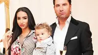 Natasha Grano Dengan Suami Dan Anaknya. (Foto: Instagram/Natasha Grano)