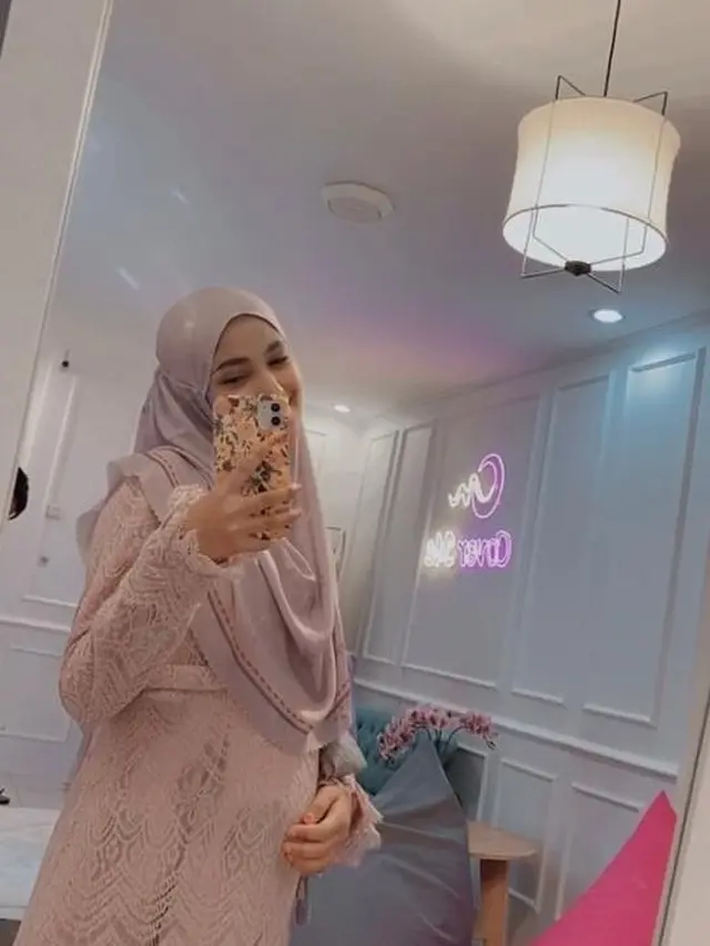 7 Potret Terbaru Nadya Mustika Rahayu Pamer Baby Bump, Curi Perhatian