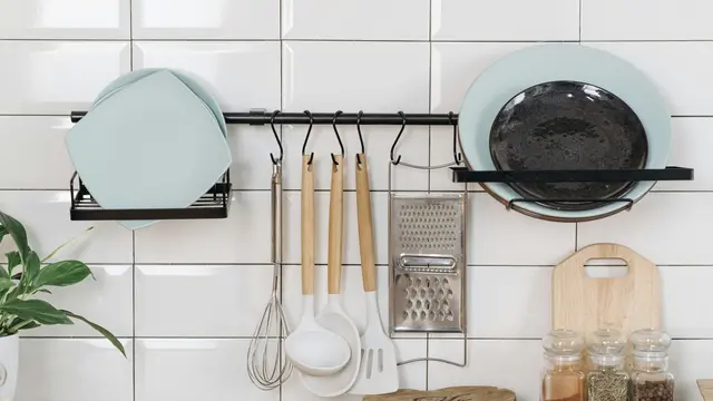 4 Kesalahan Membersihkan Alat Masak Enamel