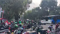 Ribuan mitra pengemudi ojek online (ojol) dari Jabodetabek menggelar aksi demonstrasi. (Foto: Liputan6.com/Arief RH)