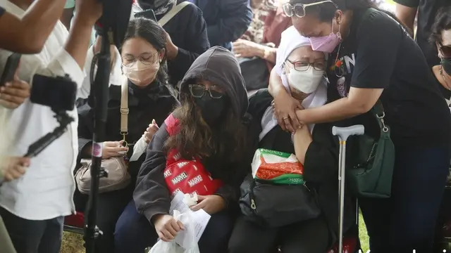 [Fimela] Pemakaman Bob Tutupoly