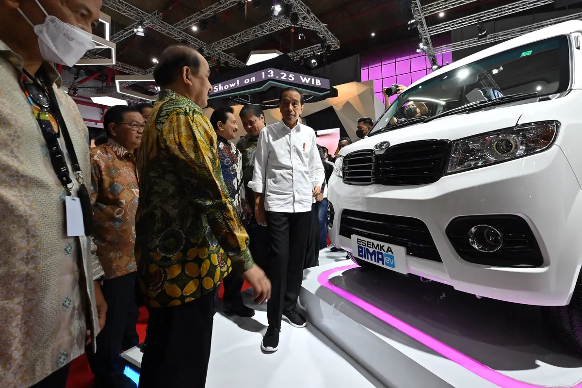 Jokowi Buka IIMS 2023, Mobil Listrik Esemka Bima EV Curi Perhatian