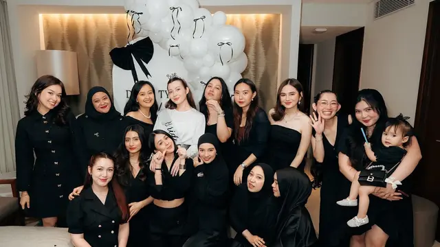 Syifa Hadju Saat Berikan Kejutan Bridal Shower Haviza Devi Anjani.