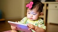 Paparan Layar Gawai Terlalu Dini Bikin Anak Lebih Berisiko Alami Gangguan Cemas alias Anxiety di Kemudian Hari. Foto dibuat oleh AI.