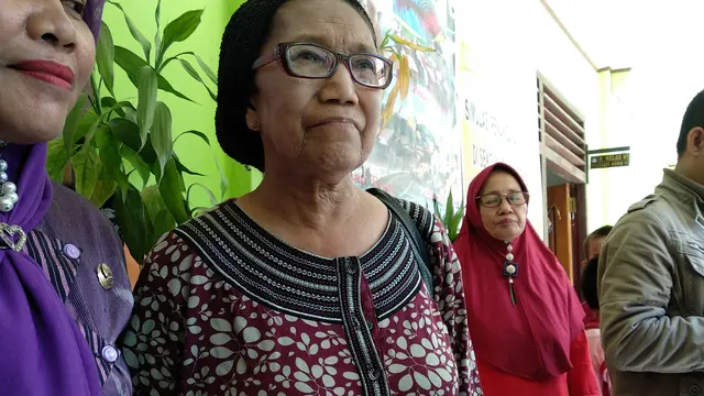 Mantan guru agama Komjen Pol Idham Aziz saat bersekolah di Kendari, Hj Fatimah Hasan.(Liputan6.com/Ahmad Akbar Fua)