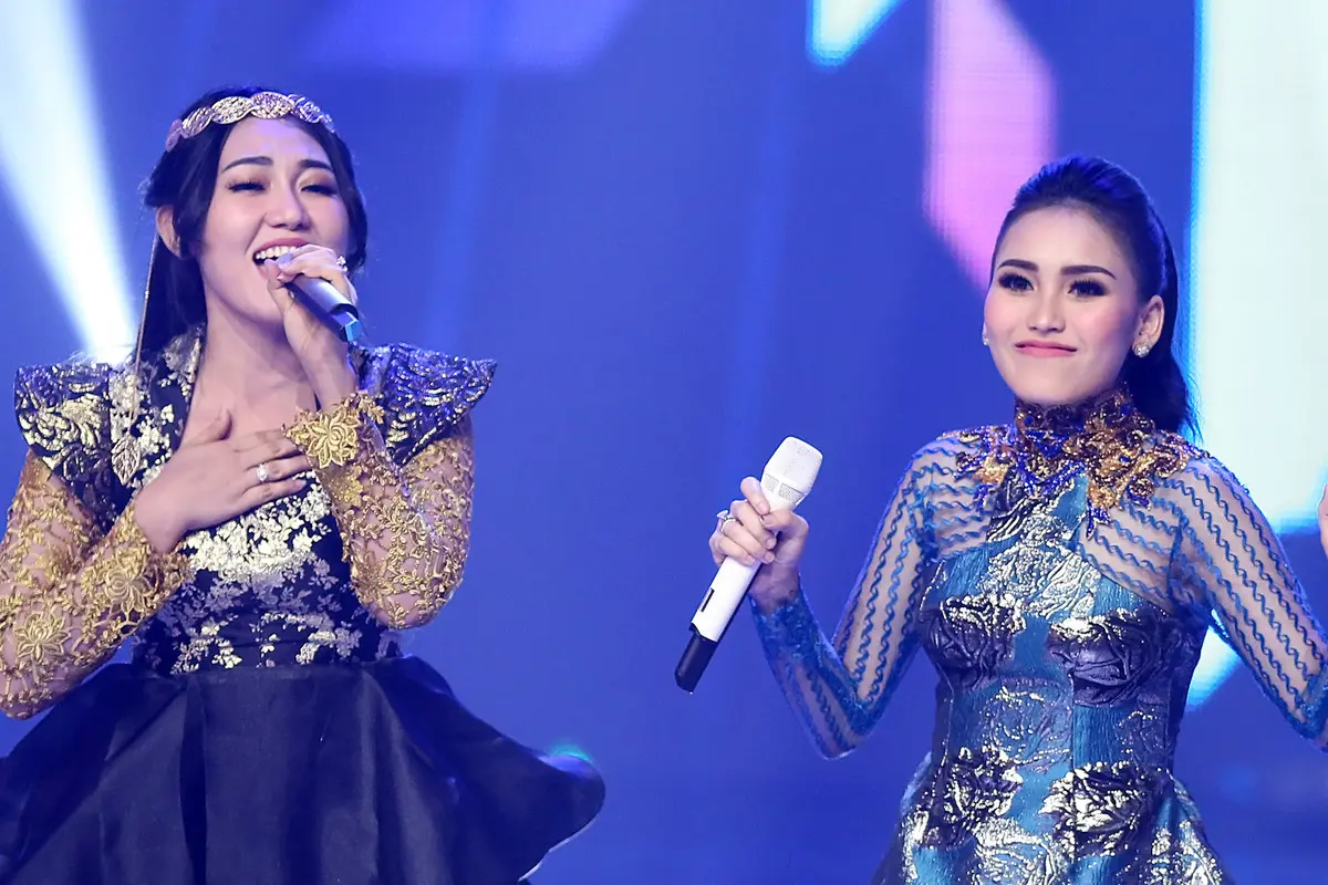 [Bintang] Ayu Ting Ting, dan Via Vallen