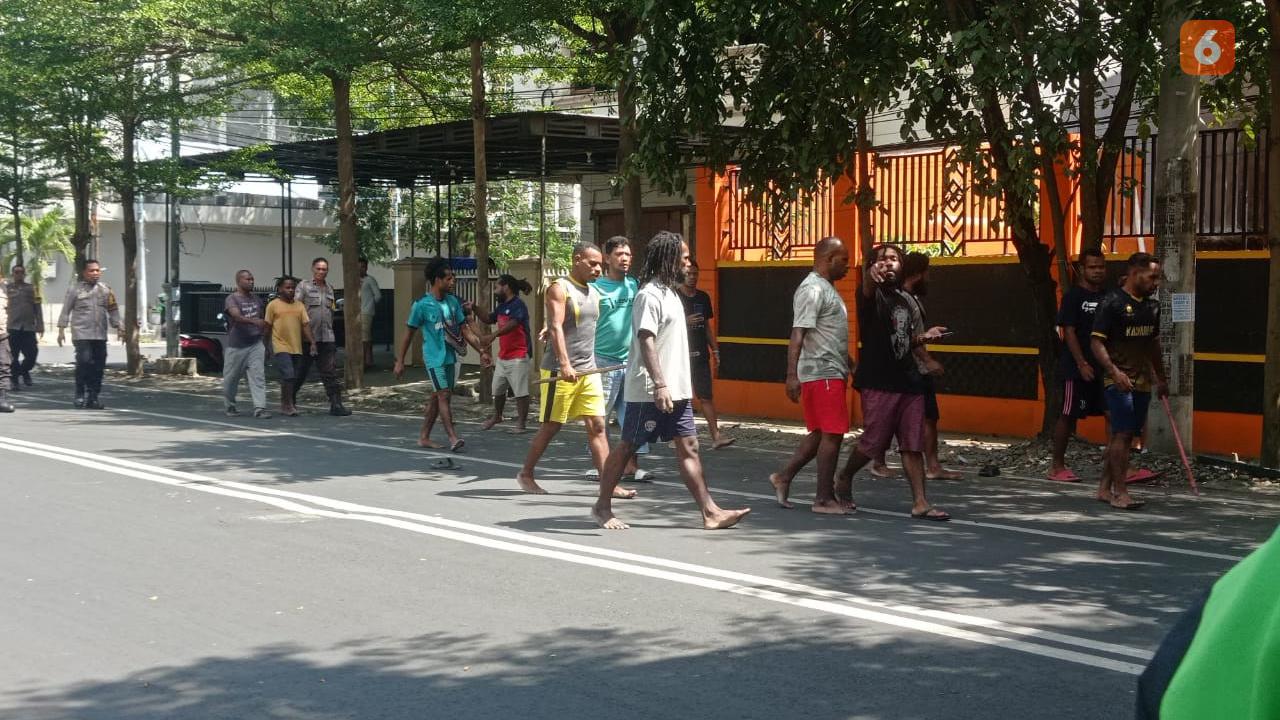 Asrama Mahasiswa Papua di Makassar Diserang OTK (Liputan6.com/Fauzan)