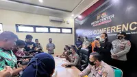 Polda Gorontalo saat melakukan Press Conference terkait DPO kasus Korupsi, Jumat (05/08/2022)