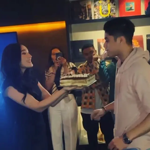 7 Potret Kejutan Ulang Tahun Al Ghazali, Sosok Laura Moane Ini Jadi Sorotan