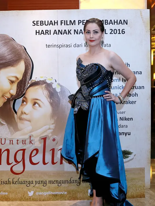 "Tantangannya justru saya harus memerankan yang bukan seperti diri saya. Gimana dia sudah menghabiskan nyawa," ujar Roweina di Plaza Senayan, Jakarta Pusat, Kamis (21/7) malam. (Galih W. Satria/Bintang.com)