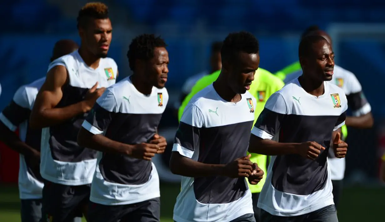 Timnas Kamerun berlatih di Stadion Natal sebagai persiapan jelang laga melawan Meksiko, Stadion Natal, Brasil, Kamis (12/06/2014) (AFP Photo/PIERRE-PHILIPPE MARCOU)