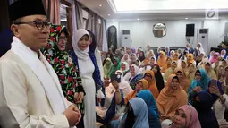 Ketua MPR Zulkifli Hasan menggelar buka puasa bersama dengan Badan Musyawarah Organisasi Islam Wanita Indonesia (BMOIWI) dan perwakilan ormas Islam perempuan di Rumah Dinas Ketua MPR, Jakarta, Selasa (29/5). (Liputan6.com/Johan Tallo)