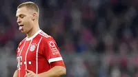 2. Joshua Kimmich (Bayern Munchen) - Penerus Phillipp Lahm ini mencetak hat-trick assist saat klubnya menang 4-0 atas Mainz pada 16 September 2017. Total bek kanan muda itu telah mengumpulkan tujuh assist  di musim ini. (AFP/Christof Stache)