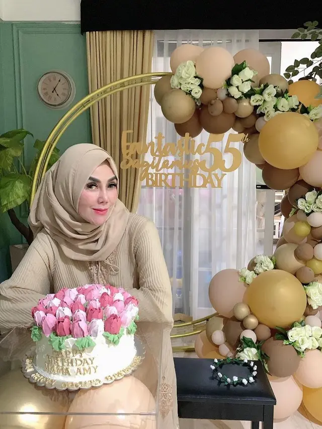 Raffi Ahmad Kirim Kado Untuk Mama, Ini 7 Momen Ulang Tahun Amy Qanita ke-55