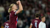 Penyerang Norwegia #09, Erling Braut Haaland (kiri), merayakan gol keduanya yang membawa timnya menang 4-0 dalam pertandingan kualifikasi Piala Dunia 2026 Grup I zona Eropa antara Norwegia dan Israel pada 11 Oktober 2025 di Oslo, Norwegia. (Fredrik Varfjell/NTB/AFP)