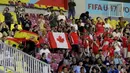 <p>Para suporter Timnas Spanyol U-17 dan Kanada U-17 hadir mendukung timnya dalam pertandingan babak penyisihan Grup B Piala Dunia U-17 di Stadion Manahan, Solo, Jumat (10/11/2023). (Bola.com/Arief Bagus)</p>
