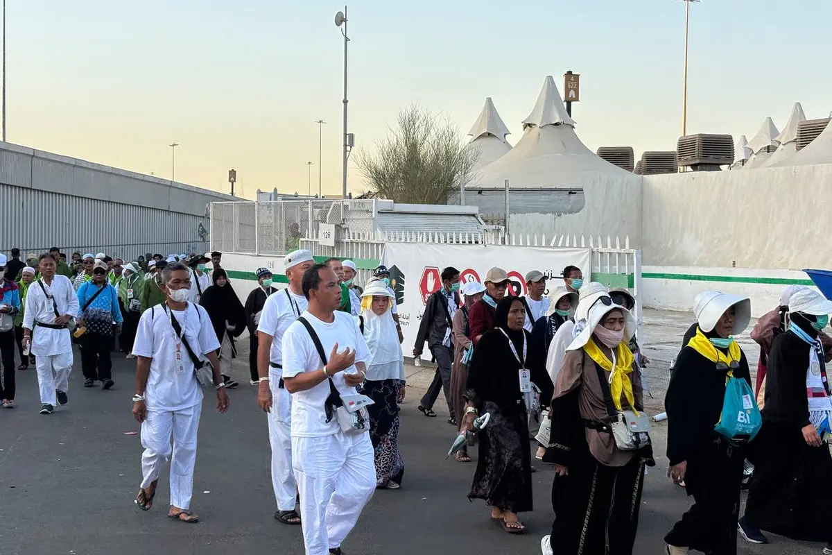 Sebelum kembali ke Makkah, jemaah Nafar Tsani terlebih dahulu melaksanakan lontar tiga jumrah (Liputan6.com/Asnida Riani)