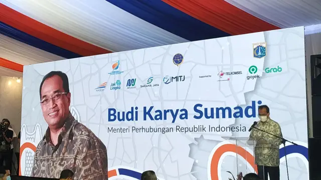 Menteri BUMN Erick Thohir, Menteri Perhubungan (Menhub) Budi Karya Sumadi, dan Gubernur DKI Jakarta Anies Baswedan meresmikan kawasan hasil penataan 4 stasiun terpadu di Stasiun Tanah Abang, Jakarta Pusat, Rabu (17/6/2020).